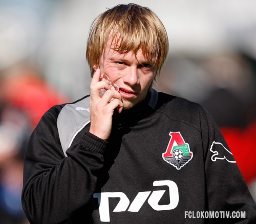 Игрок обороны Ренат Янбаев не покинет Ло