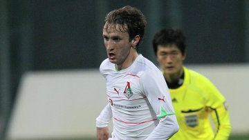 Полузащитник \Локомотива\ Алан Гатагов в