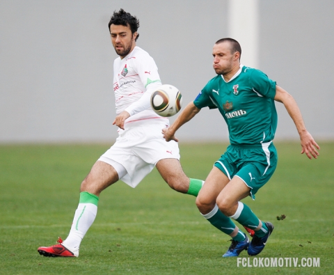 Залечившие травмы защитник \Локомотива\ 