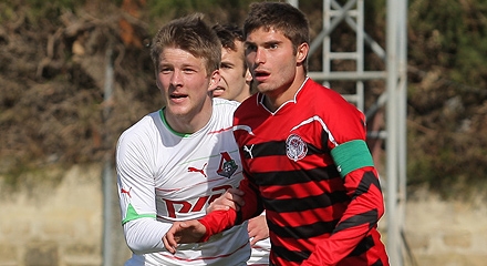 Сегодня день рождения празднует защитник