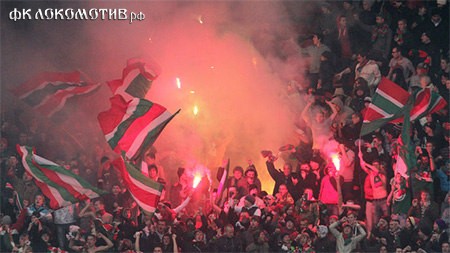 На трибунах становится тише На трибунах становится тише