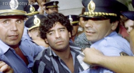 Футболисты вне закона:    от Стрельцова до Марадоны