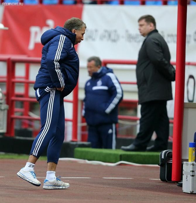 Петреску часто приходится подтягивать штаны.