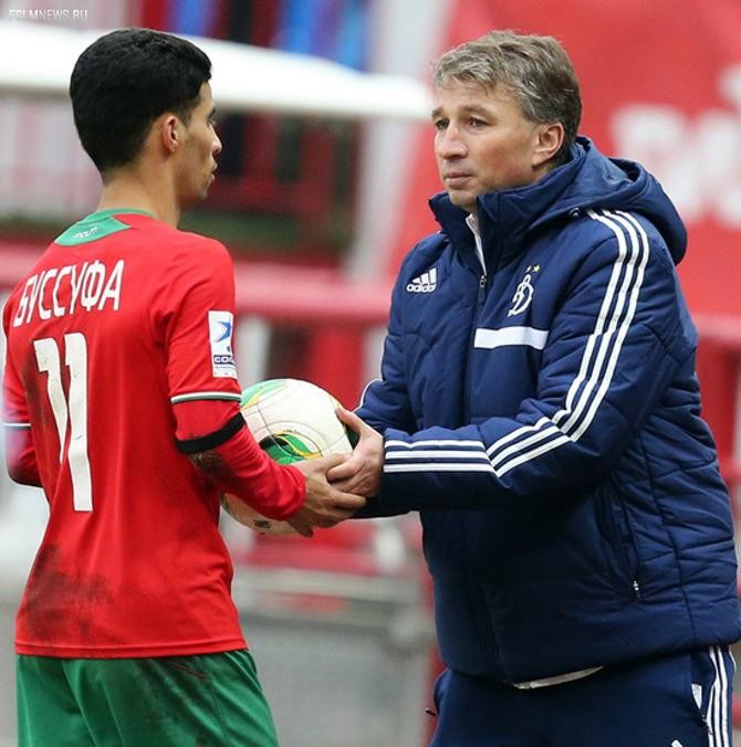 Петреску вручает мяч Буссуфа