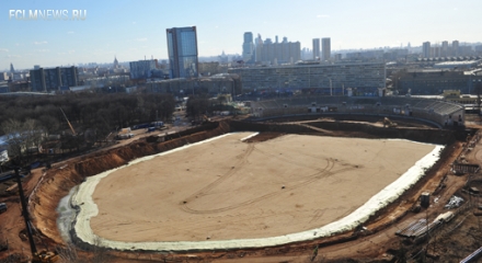 Нам стройка и жить помогает…