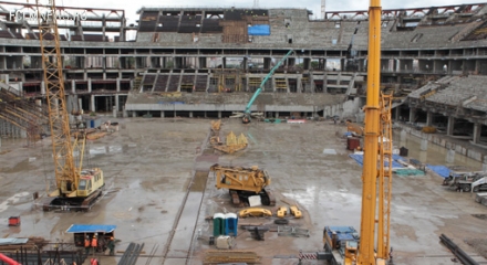 Нам стройка и жить помогает…