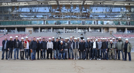 Нам стройка и жить помогает…