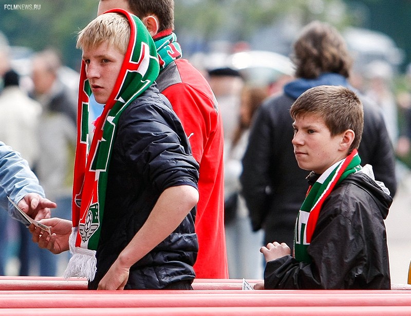 Перформанс «Локо», Бубнов и Тарасов на трибуне