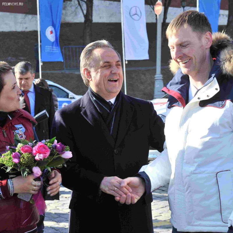 Февраль. Москва. Виталий МУТКО с Татьяной и Александром ЗУБКОВЫМИ после Игр в Сочи. Фото - Алексей ИВАНОВ, "СЭ"