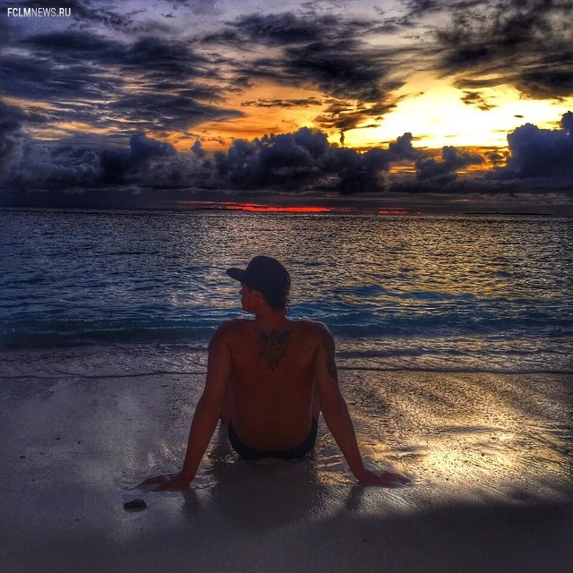 Пока рубль падает. Как отдыхают футболисты