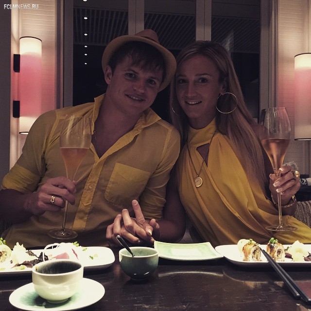 Пока рубль падает. Как отдыхают футболисты