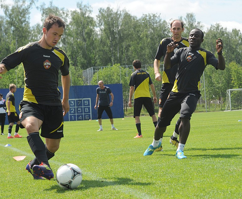 Молодым в запас у нас дорога. 10 самых дорогих молодых россиян