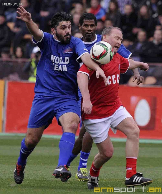 Сборная СССР сыграла вничью со Сборной Мира (фото)