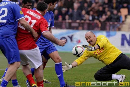 Сборная СССР сыграла вничью со Сборной Мира (фото)