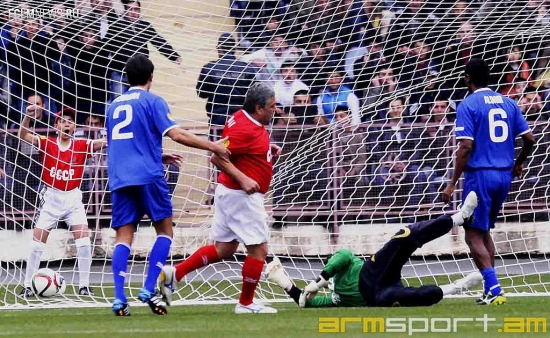 Сборная СССР сыграла вничью со Сборной Мира (фото)