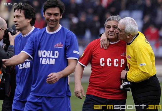 Сборная СССР сыграла вничью со Сборной Мира (фото)