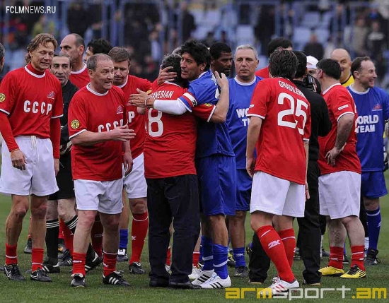 Сборная СССР сыграла вничью со Сборной Мира (фото)