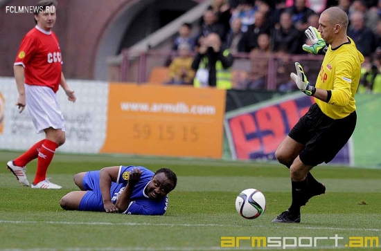 Сборная СССР сыграла вничью со Сборной Мира (фото)