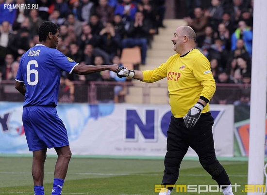 Сборная СССР сыграла вничью со Сборной Мира (фото)