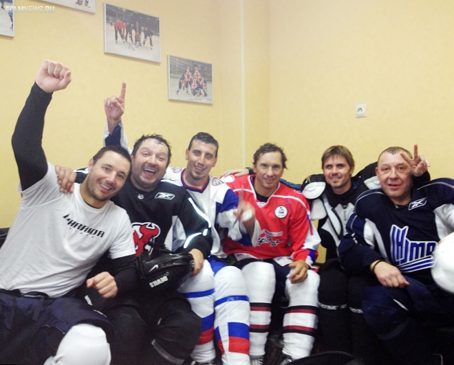 Мяч и шайба. Футболисты, которые играют в хоккей