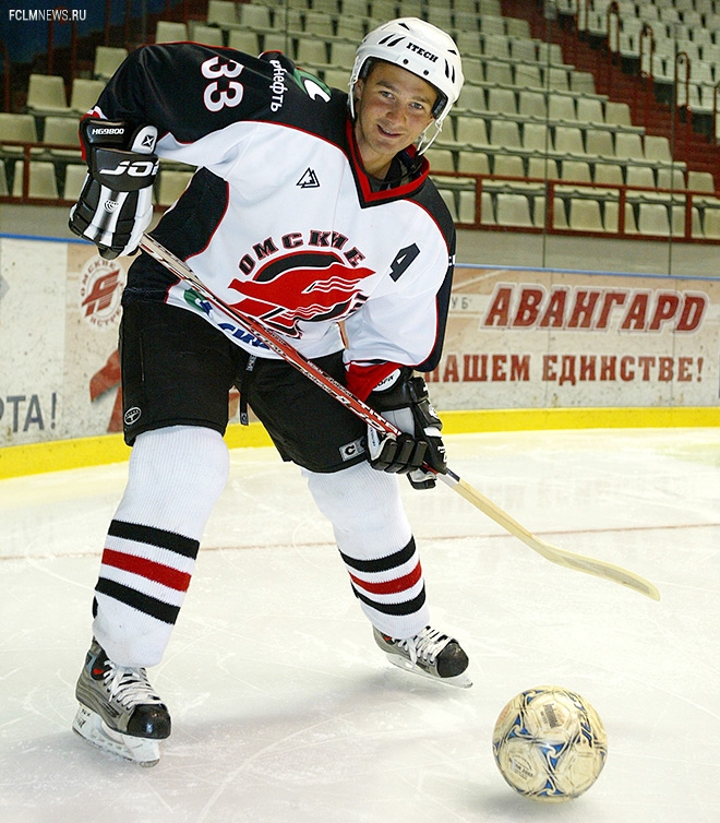 Мяч и шайба. Футболисты, которые играют в хоккей