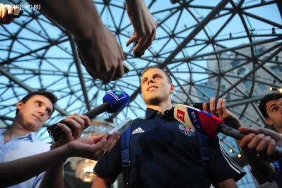 «Кокорин, почему ты промахнулся? Ты спешил в ресторан?» или самый главный клуб России - это ФК «Родственник»