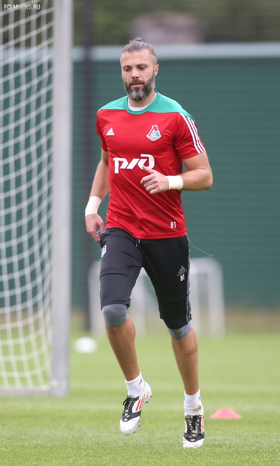  Матрёшка Чорлуки, пронзительный взгляд Майкона и силач Галаджан. Фото тренировки