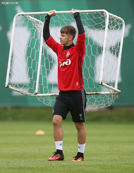  Матрёшка Чорлуки, пронзительный взгляд Майкона и силач Галаджан. Фото тренировки