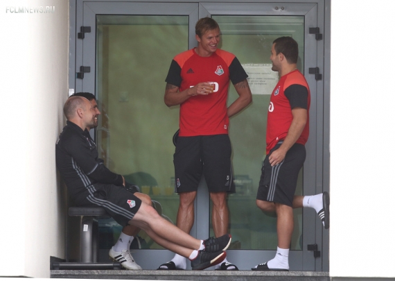  Матрёшка Чорлуки, пронзительный взгляд Майкона и силач Галаджан. Фото тренировки