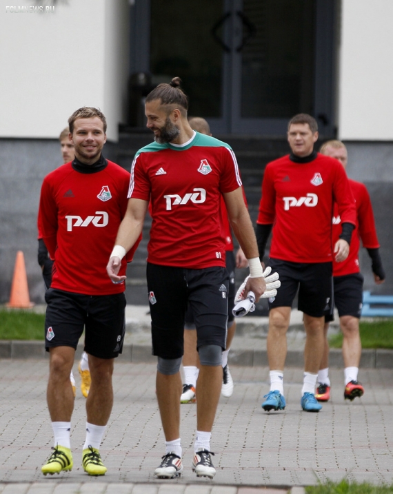  Матрёшка Чорлуки, пронзительный взгляд Майкона и силач Галаджан. Фото тренировки