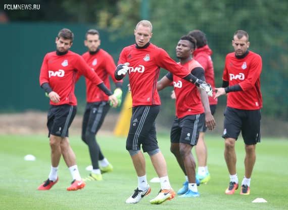  Матрёшка Чорлуки, пронзительный взгляд Майкона и силач Галаджан. Фото тренировки