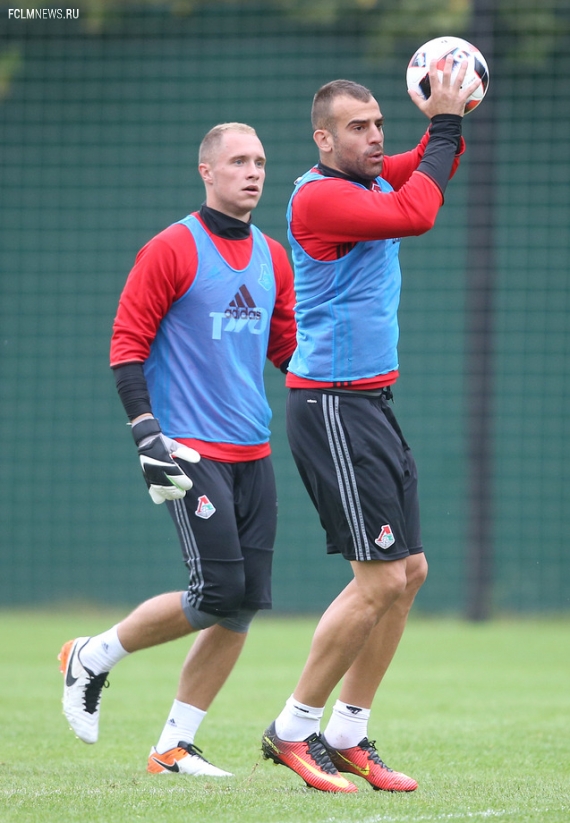  Матрёшка Чорлуки, пронзительный взгляд Майкона и силач Галаджан. Фото тренировки