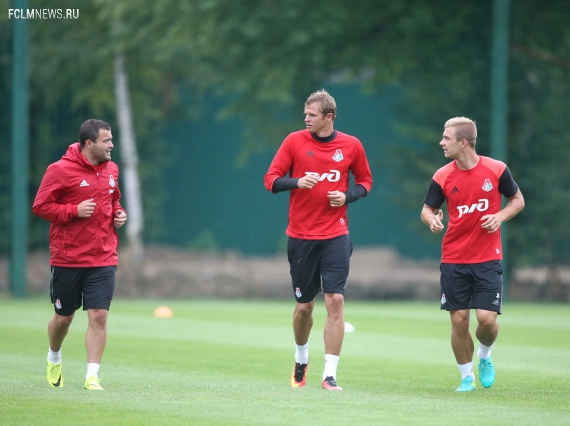 Матрёшка Чорлуки, пронзительный взгляд Майкона и силач Галаджан. Фото тренировки