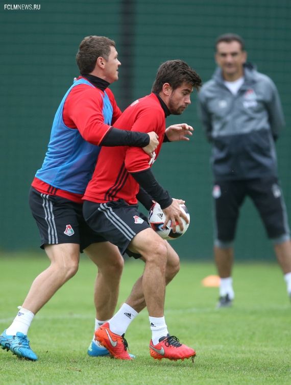  Матрёшка Чорлуки, пронзительный взгляд Майкона и силач Галаджан. Фото тренировки