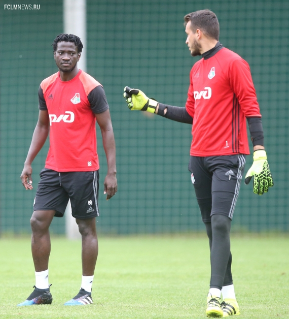  Матрёшка Чорлуки, пронзительный взгляд Майкона и силач Галаджан. Фото тренировки