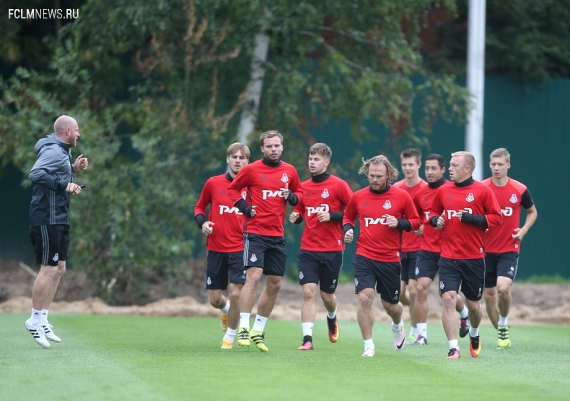  Матрёшка Чорлуки, пронзительный взгляд Майкона и силач Галаджан. Фото тренировки