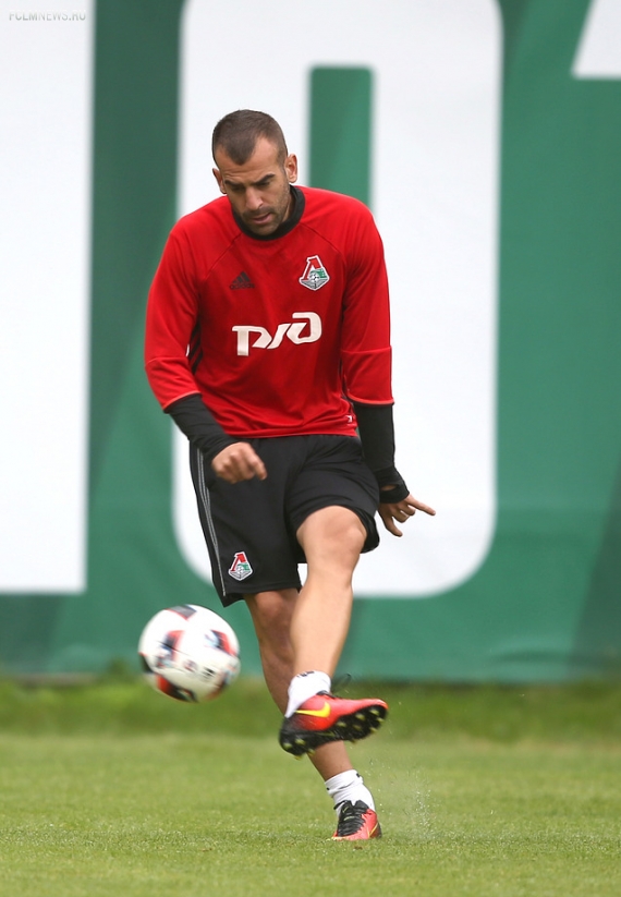  Матрёшка Чорлуки, пронзительный взгляд Майкона и силач Галаджан. Фото тренировки