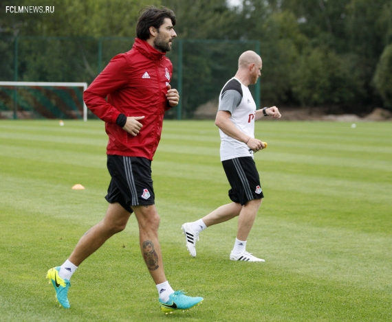  Матрёшка Чорлуки, пронзительный взгляд Майкона и силач Галаджан. Фото тренировки