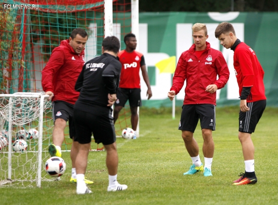  Матрёшка Чорлуки, пронзительный взгляд Майкона и силач Галаджан. Фото тренировки