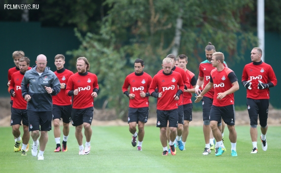  Матрёшка Чорлуки, пронзительный взгляд Майкона и силач Галаджан. Фото тренировки