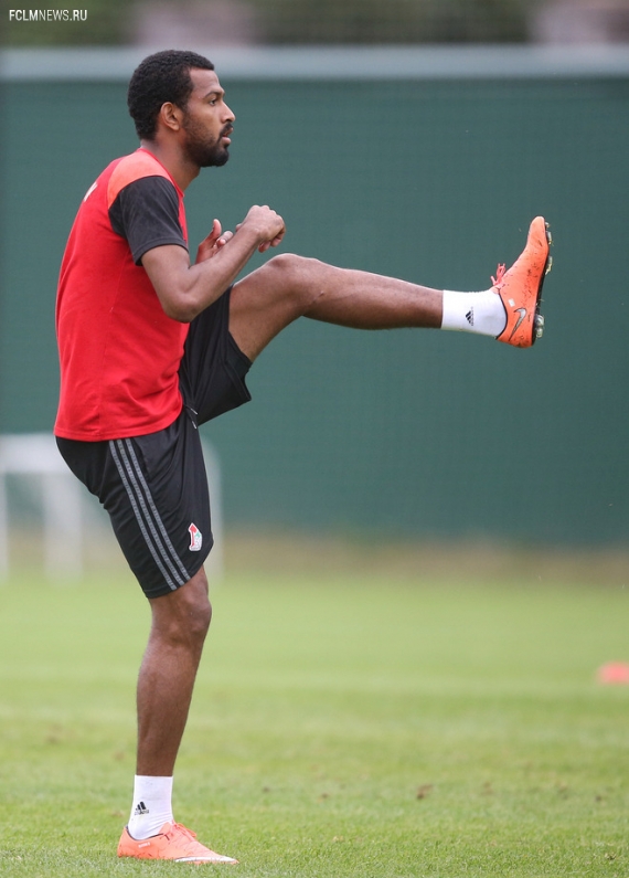  Матрёшка Чорлуки, пронзительный взгляд Майкона и силач Галаджан. Фото тренировки