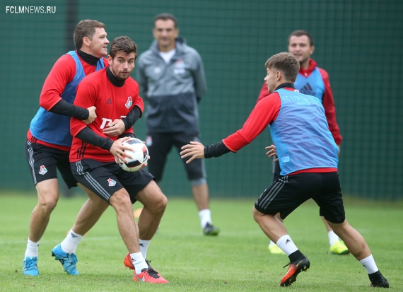  Матрёшка Чорлуки, пронзительный взгляд Майкона и силач Галаджан. Фото тренировки