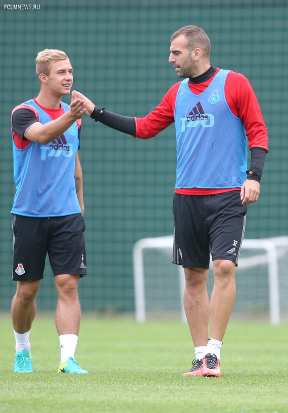  Матрёшка Чорлуки, пронзительный взгляд Майкона и силач Галаджан. Фото тренировки