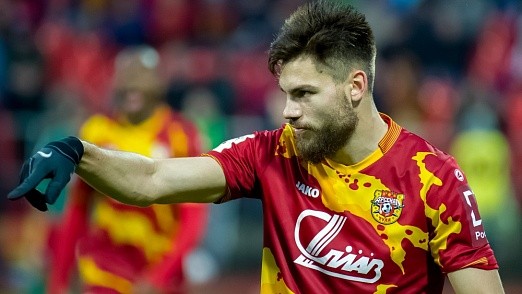 ПФК «Арсенал» продлил контракт с защитни