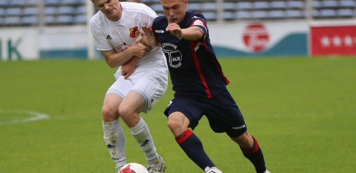 С полузащитником «горожан» Сергеем Макар