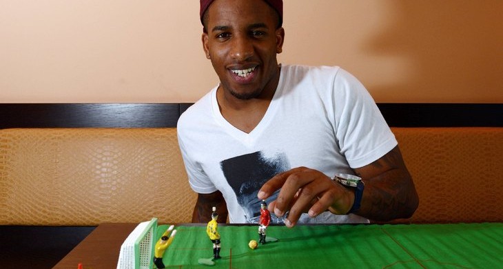 Постоянно плачет, ударил болельщика, спа