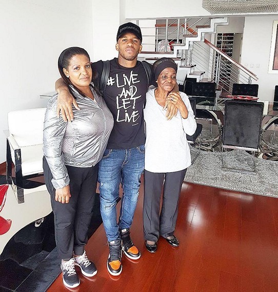 «Покорми меня, пожалуйста». Чего мы не знаем о Джефферсоне Фарфане