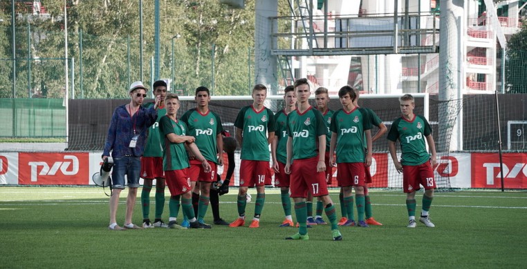 Футболисты столичного «Локомотива» приня