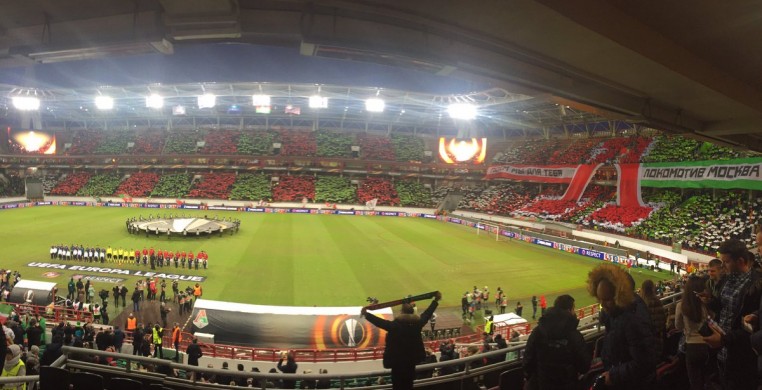 Локомотив в Твиттере опубликовал две фот