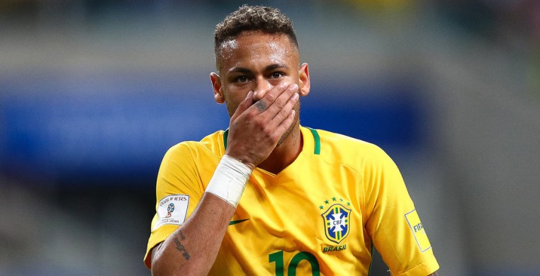 Сборные Бразилии и Хорватии в рамках под